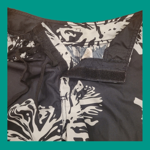 Cabostyle Men's Tropical Swimtrunks/Shorts - Picture 2 of 12